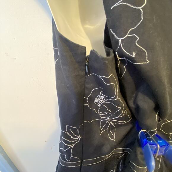 Ann Taylor SheathDress 14 BlackFloral Embroidery Linen Sleeveless Career Classic - Picture 8 of 8